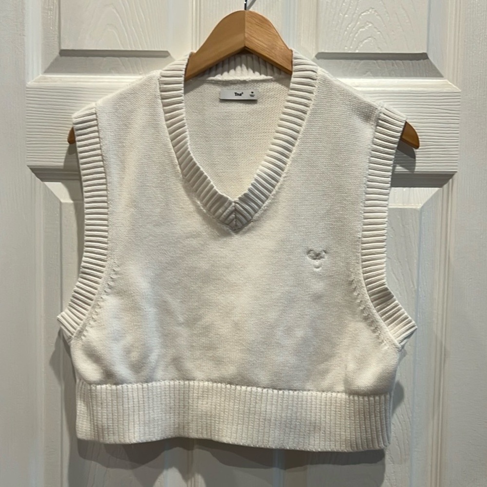 TNA White V-Neck Sweater Vest - Picture 9 of 9